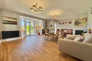 31' Kitchen/Breakfast/Family Room- click for photo gallery